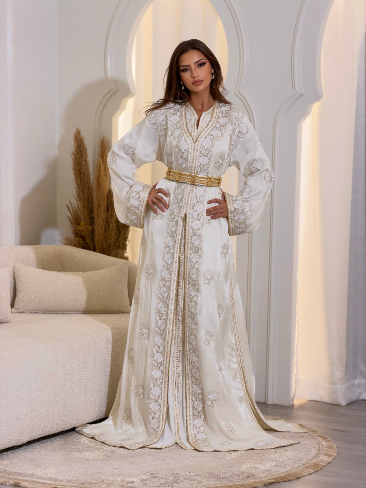 Elegant Leyla Lebsa