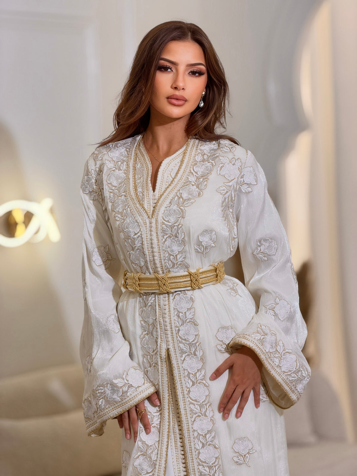 Elegant Leyla Lebsa