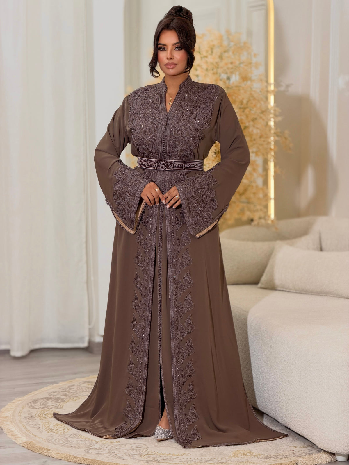 Elegant Nyla Lebsa
