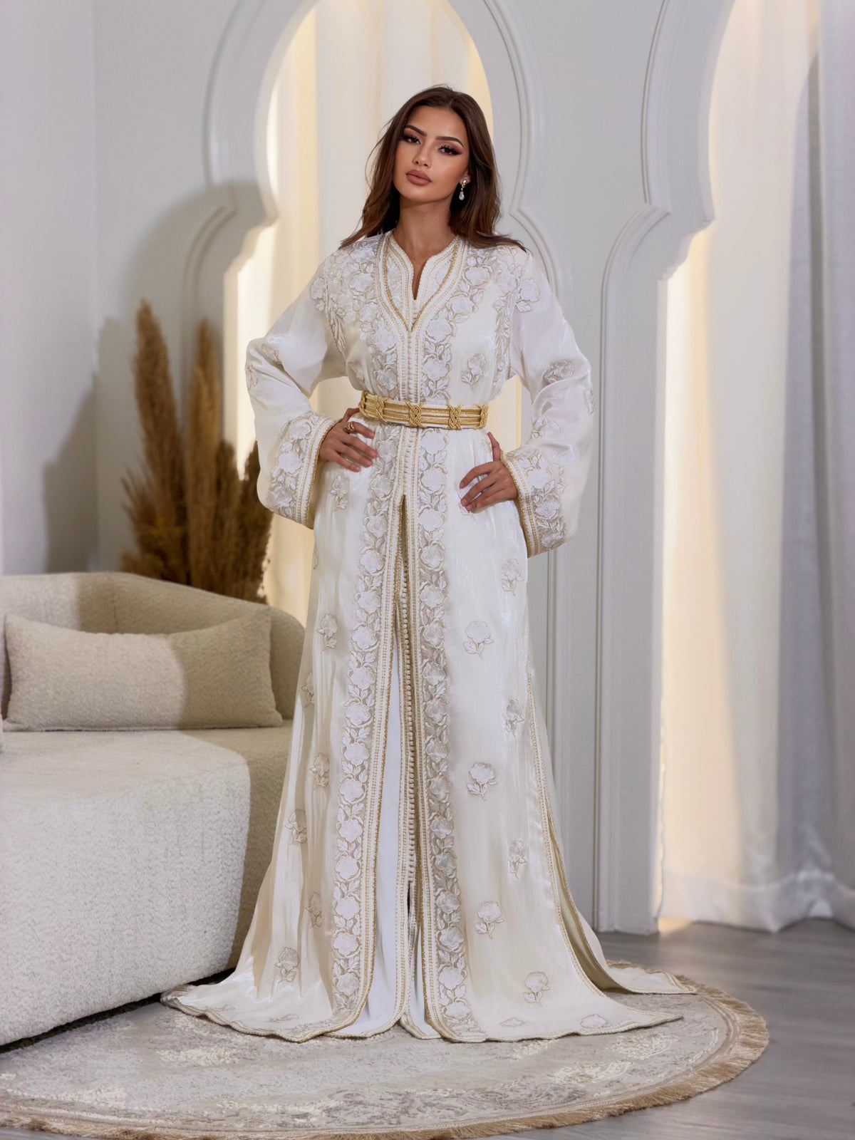 Elegant Leyla Lebsa
