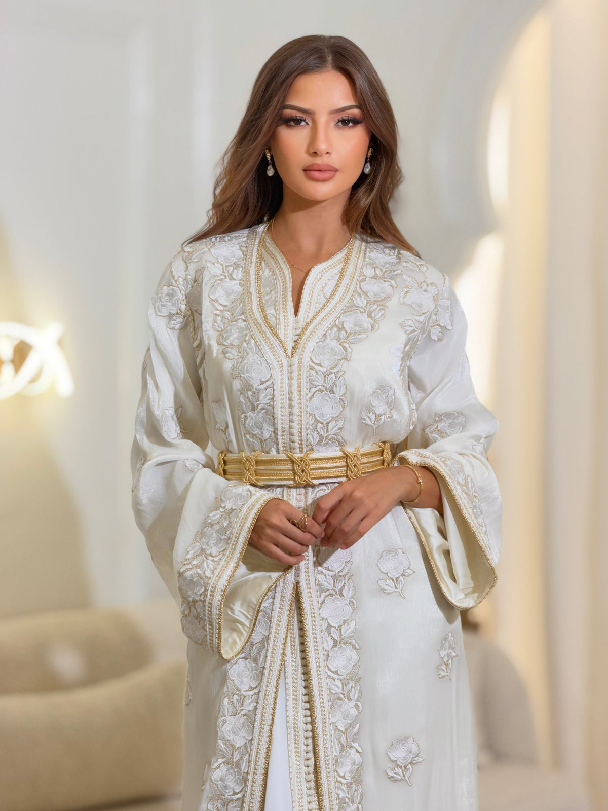 Elegant Leyla Lebsa