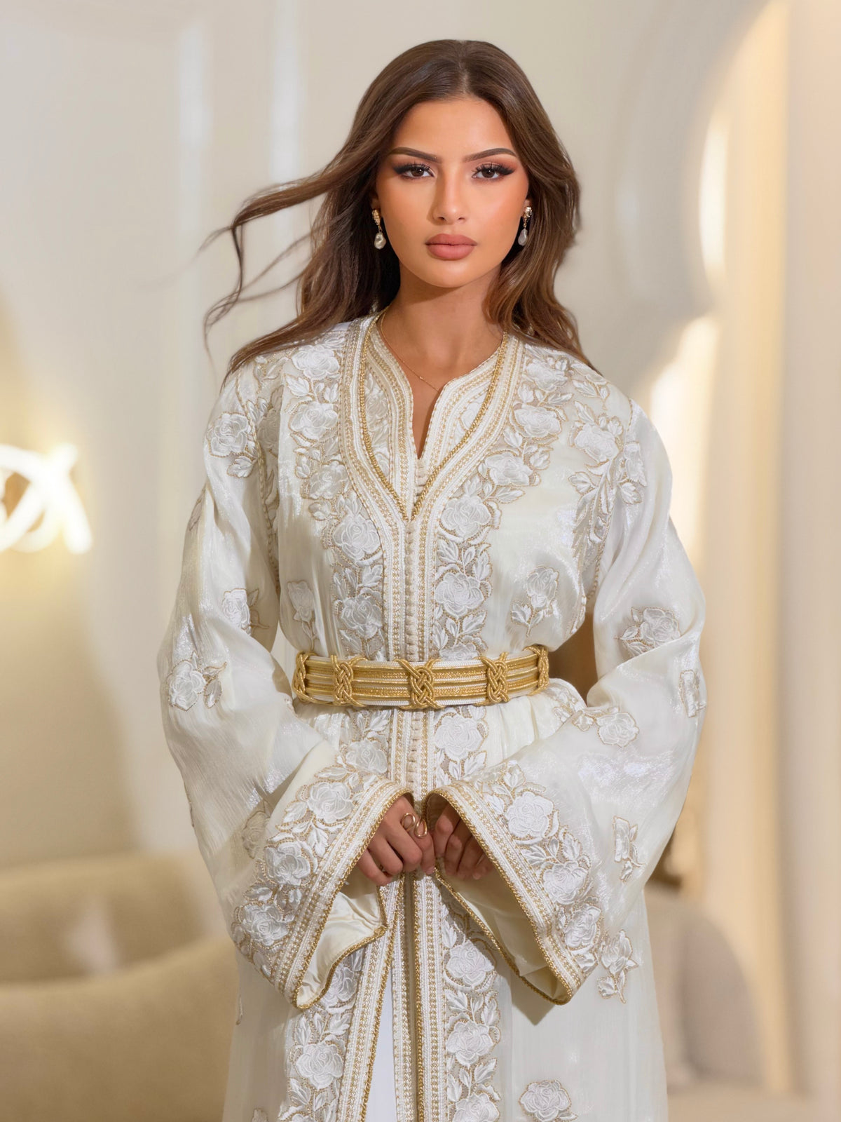 Elegant Leyla Lebsa