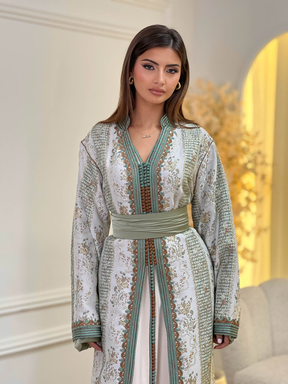 Elegant Zaina Lebsa