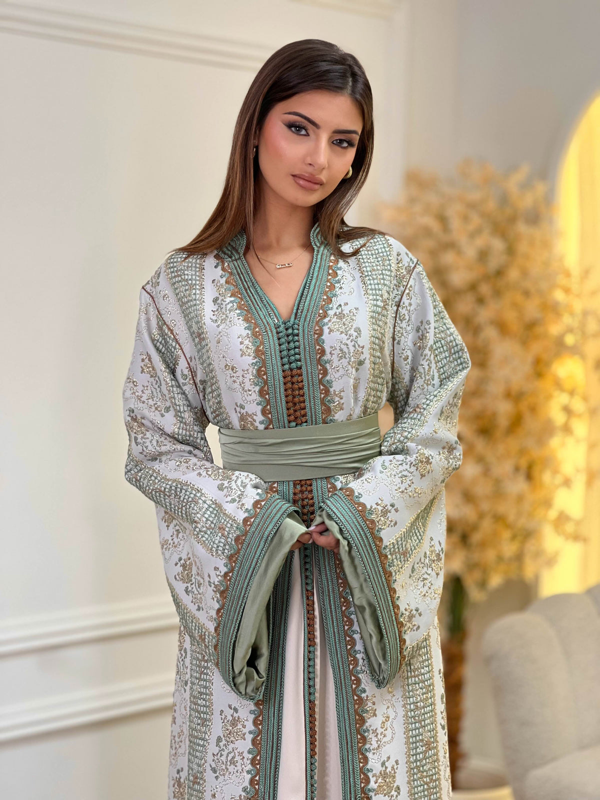 Elegant Zaina Lebsa